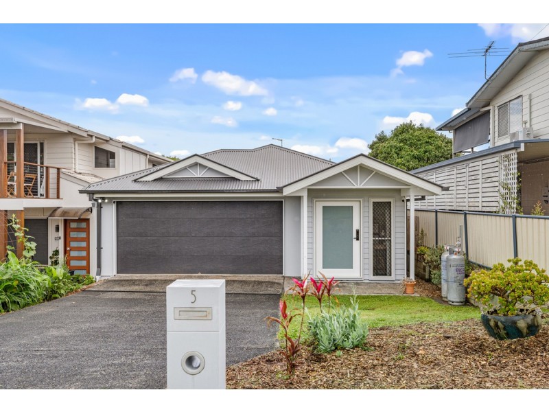 5 Parakeet Street, Birkdale QLD 4159