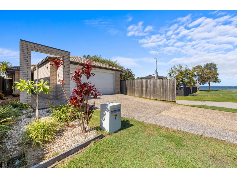 7 Simon Street, Victoria Point QLD 4165