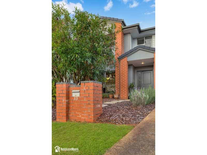 33 Shaw Place, Redland Bay QLD 4165