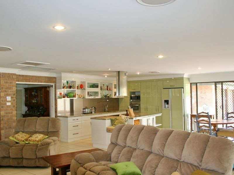 28 Whitehall Avenue, Birkdale QLD 4159