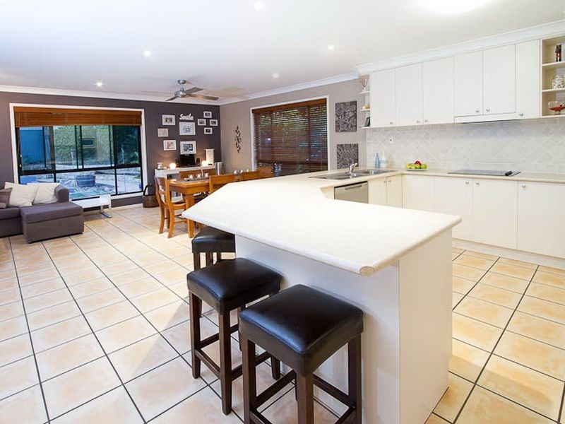 4 Penzance Drive, Redland Bay QLD 4165