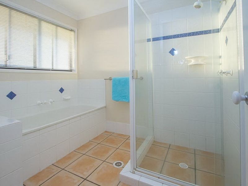 4 Penzance Drive, Redland Bay QLD 4165