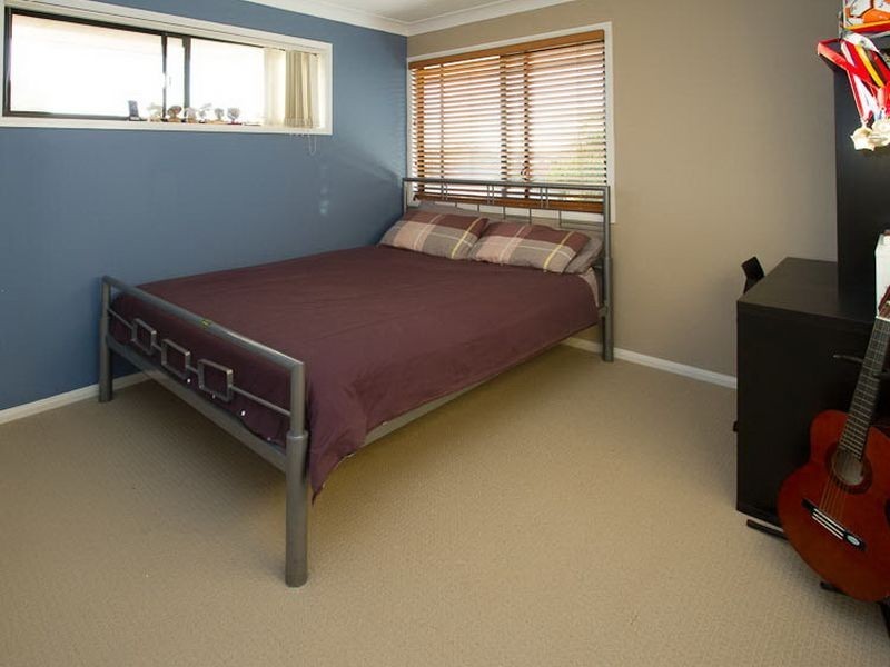 4 Penzance Drive, Redland Bay QLD 4165