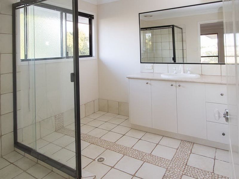4 Penzance Drive, Redland Bay QLD 4165