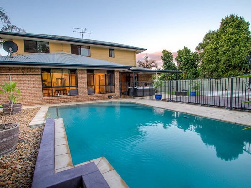 4 Penzance Drive, Redland Bay QLD 4165