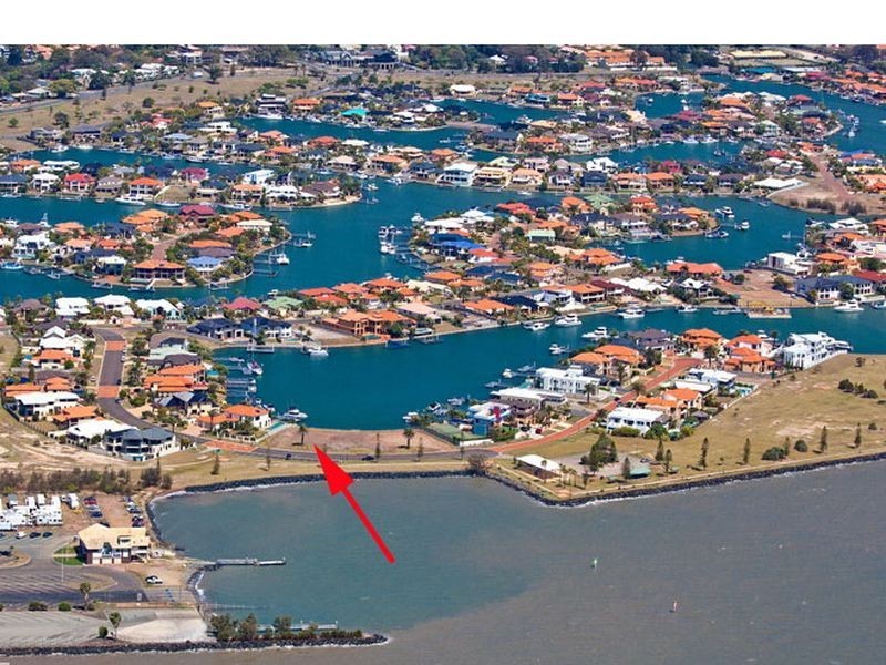 18 Raby Bay Blvd, Raby Bay QLD 4163