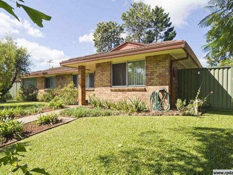11 Magnolia Parade, Victoria Point QLD 4165