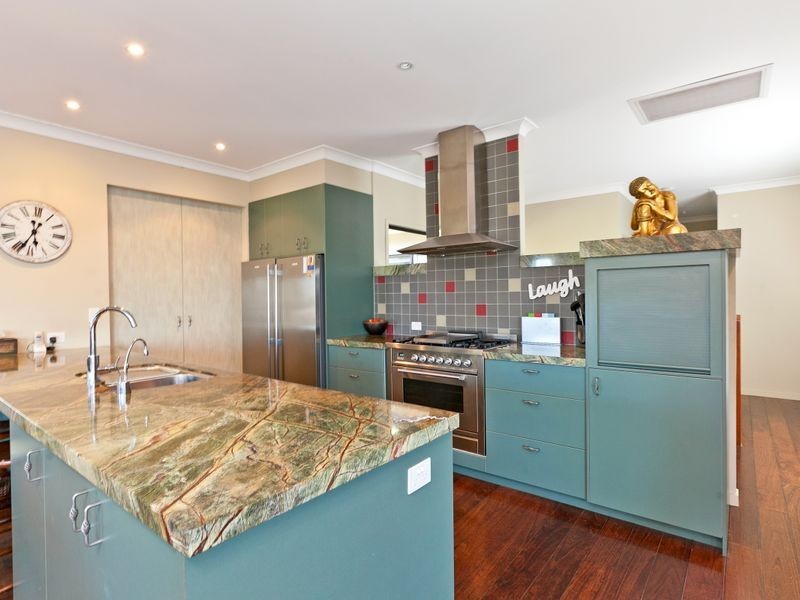 2 Raby Esplanade, Ormiston QLD 4160