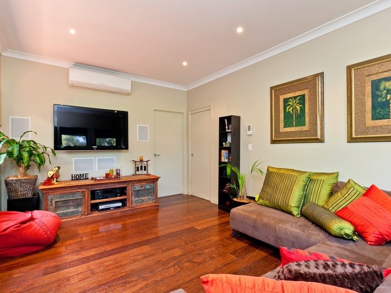 2 Raby Esplanade, Ormiston QLD 4160