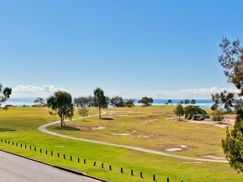 2 Raby Esplanade, Ormiston QLD 4160