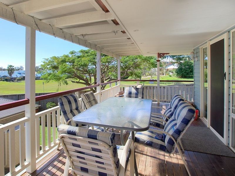 1 Salisbury Street, Redland Bay QLD 4165