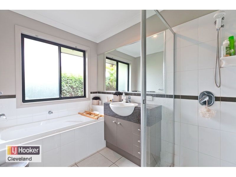 25 Attenborough Cct, Redland Bay QLD 4165