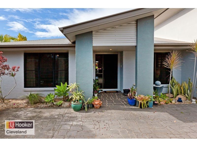 25 Attenborough Cct, Redland Bay QLD 4165