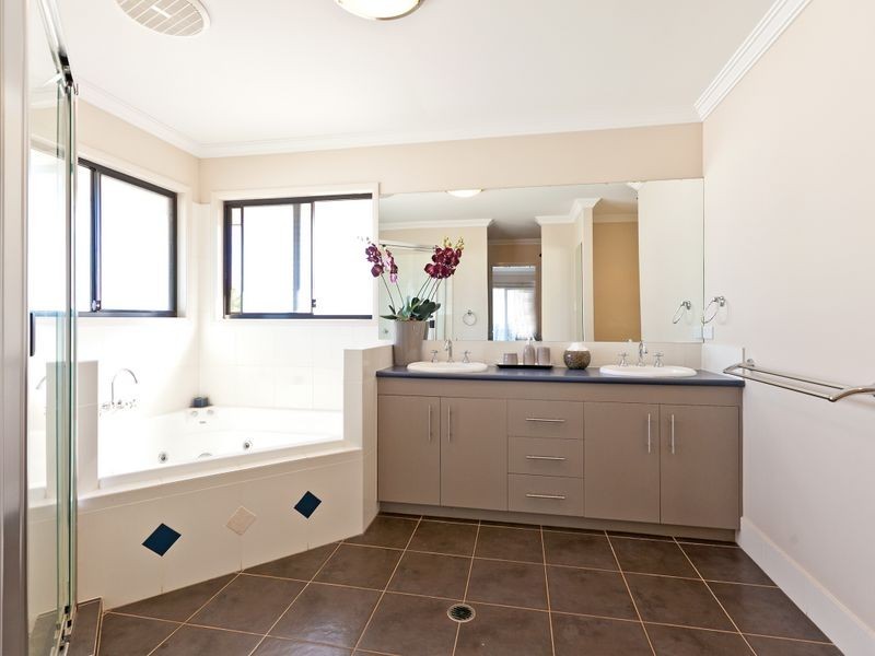 10 Hayman Street, Redland Bay QLD 4165