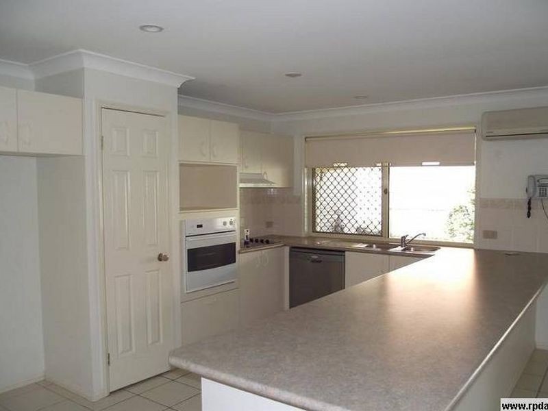 27 Daysland, Victoria Point QLD 4165