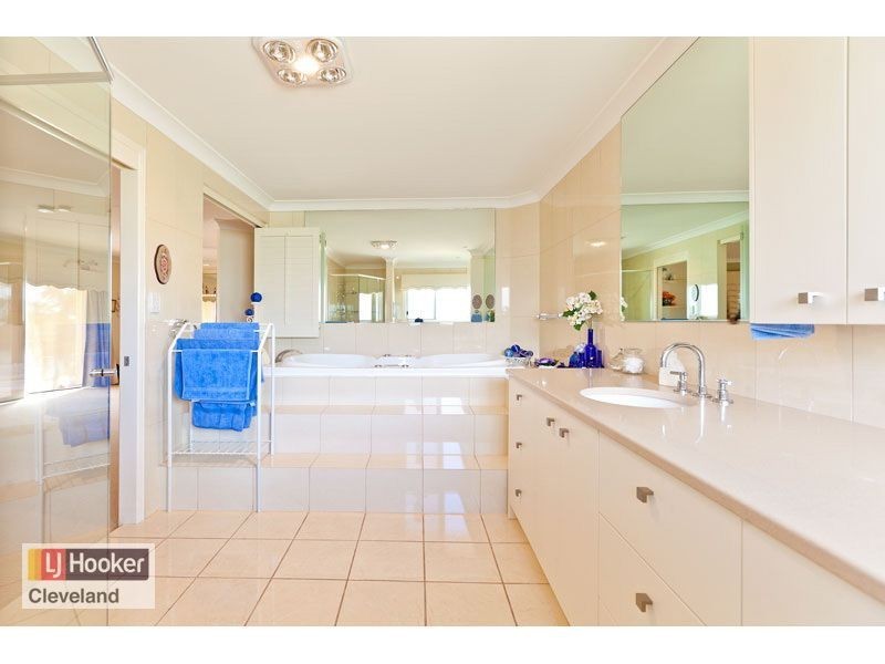 18 Mainroyal Court, Raby Bay QLD 4163