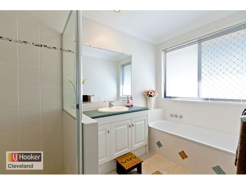 2 Cedarview Place, Wellington Point QLD 4160