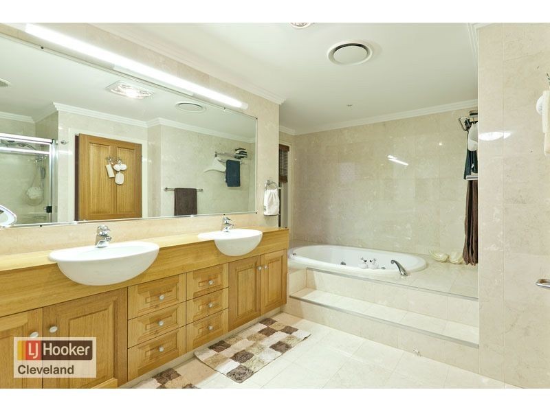 12 Mainroyal Court, Raby Bay QLD 4163
