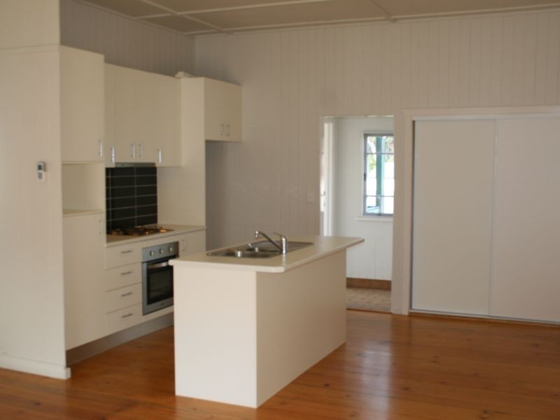 132 Main Street, Redland Bay QLD 4165