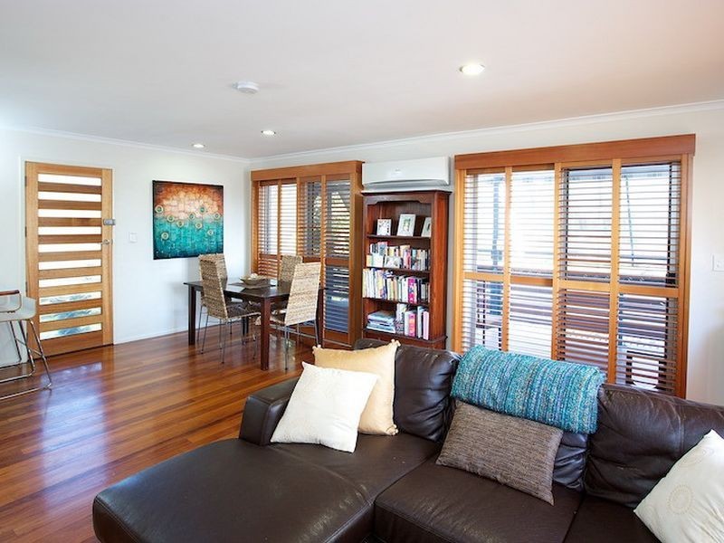 18 Weinam Street, Redland Bay QLD 4165