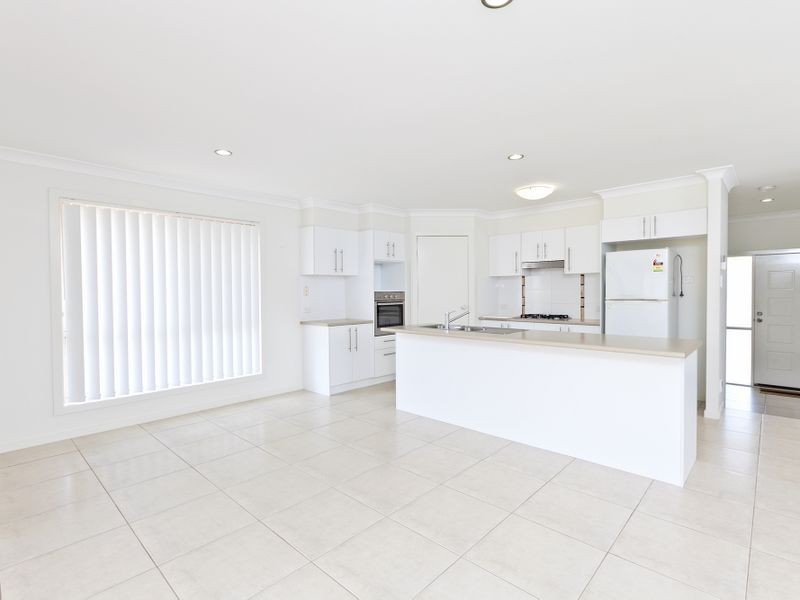 5 Magnetic Place, Redland Bay QLD 4165