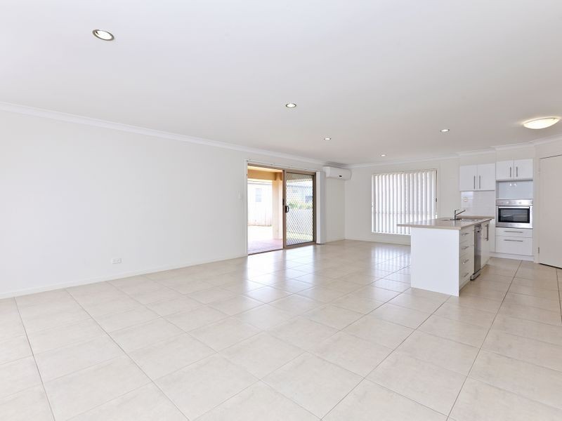 5 Magnetic Place, Redland Bay QLD 4165