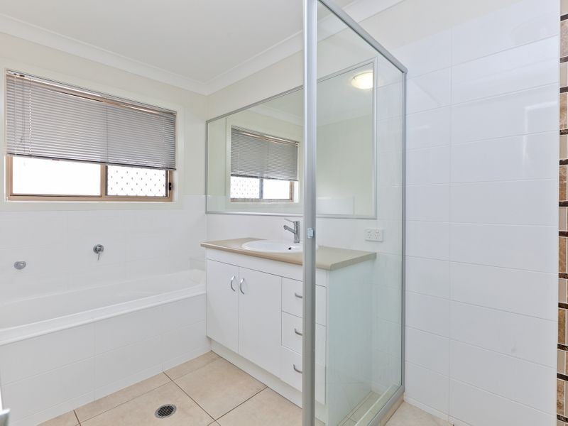 5 Magnetic Place, Redland Bay QLD 4165