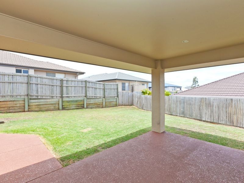 5 Magnetic Place, Redland Bay QLD 4165