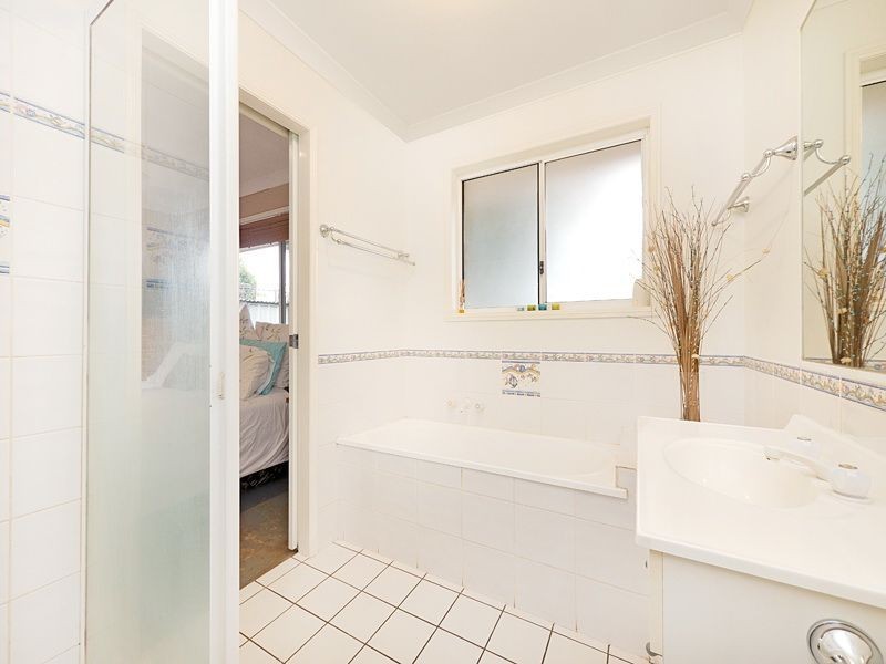 9 Gleneagles Court, Redland Bay QLD 4165