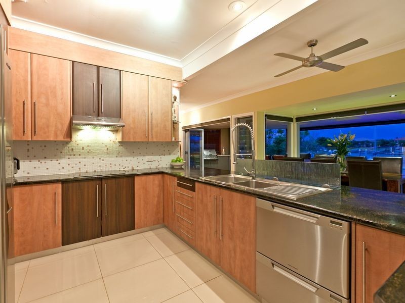 6 Captains Court, Raby Bay QLD 4163