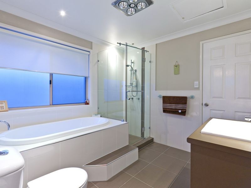 6 Captains Court, Raby Bay QLD 4163