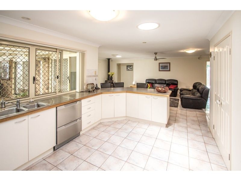 2 Harrogate Terrace, Birkdale QLD 4159