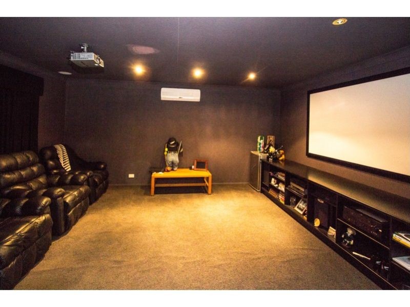 2 Harrogate Terrace, Birkdale QLD 4159