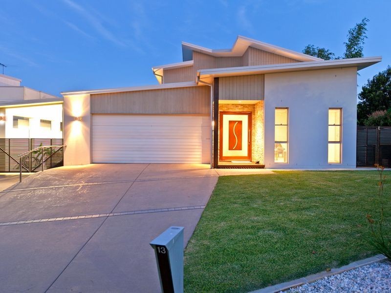 13 Yorston Place, Ormiston QLD 4160