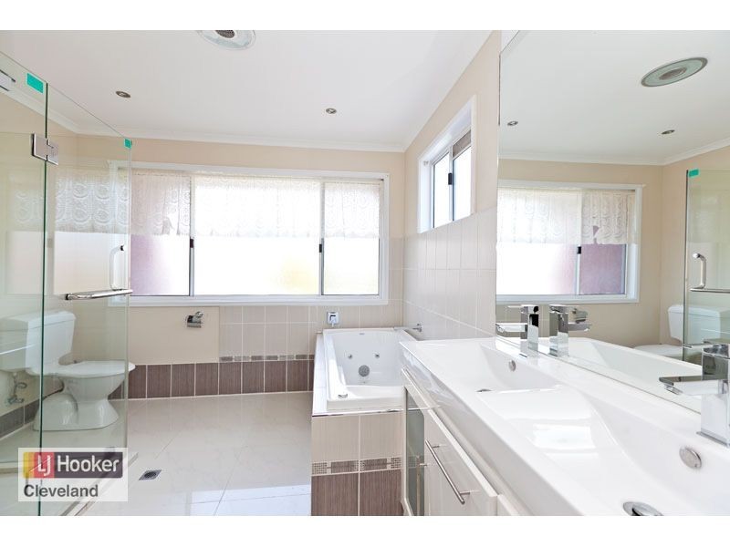 12 Voyagers Court, Raby Bay QLD 4163