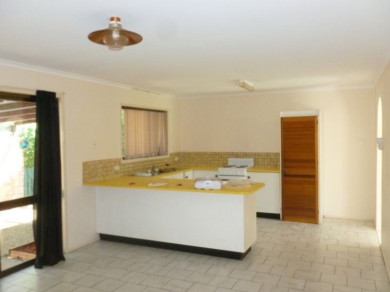 2 Makaha Dr, Birkdale QLD 4159