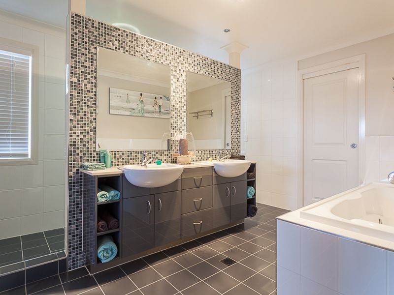 25 Watervale Drive, Redland Bay QLD 4165