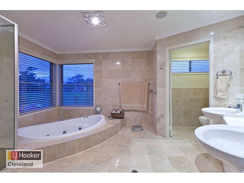 22 Sommersea Drive, Raby Bay QLD 4163