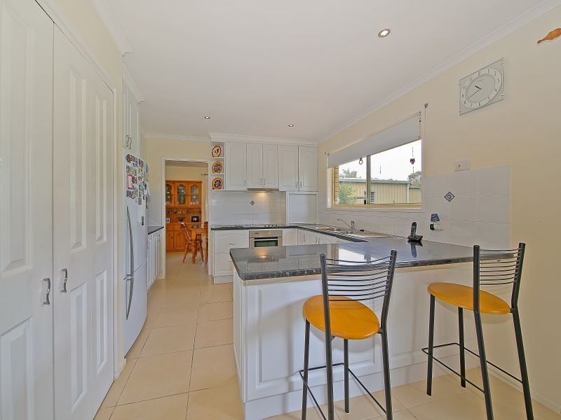 9 Watsonia Street, Redland Bay QLD 4165