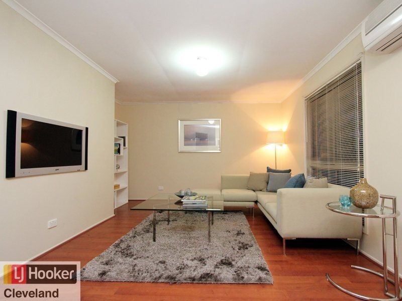24 Federation Drive, Hillcrest QLD 4118
