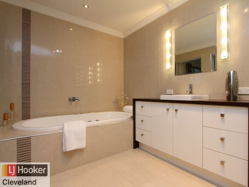 4 Raby Esplanade, Ormiston QLD 4160