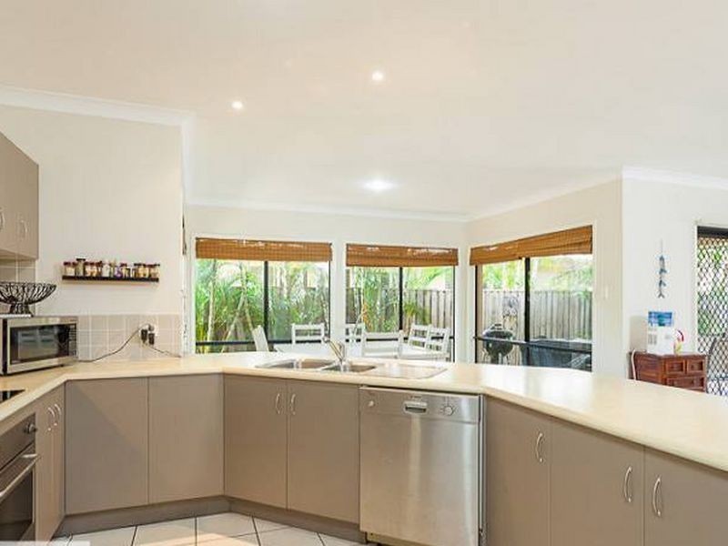 10 Ribonwood Street, Thornlands QLD 4164