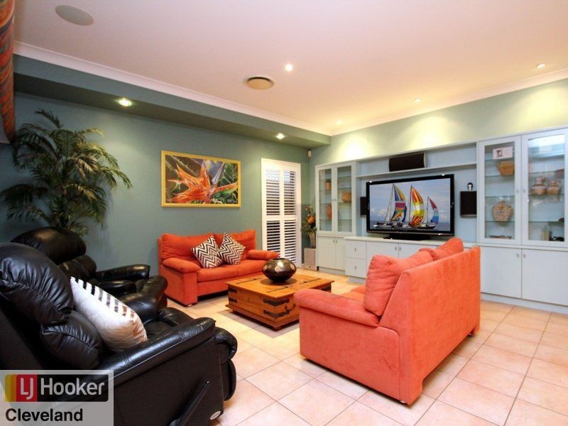 18 Little Shore Street, Raby Bay QLD 4163