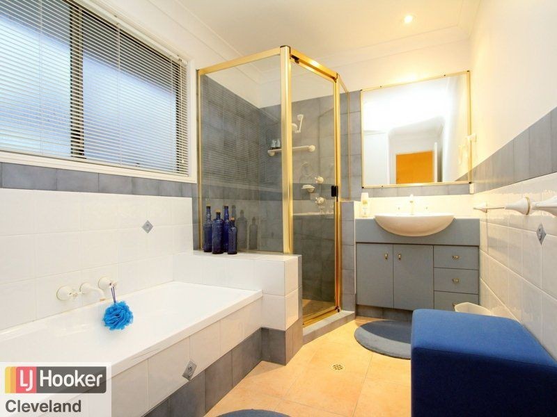 18 Little Shore Street, Raby Bay QLD 4163