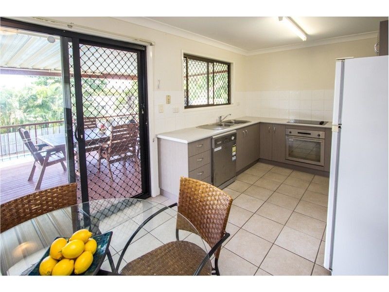 18 Sandpiper Street, Wellington Point QLD 4160