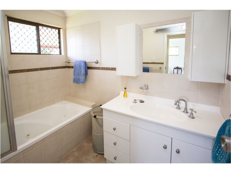 18 Sandpiper Street, Wellington Point QLD 4160