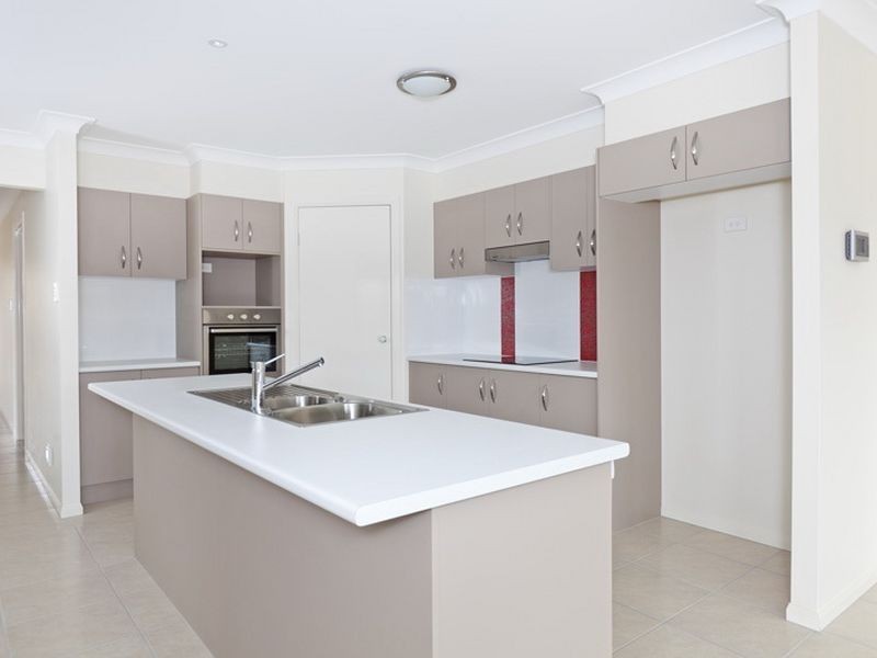 10 Lizard Place, Redland Bay QLD 4165