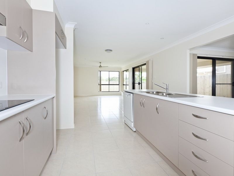 10 Lizard Place, Redland Bay QLD 4165