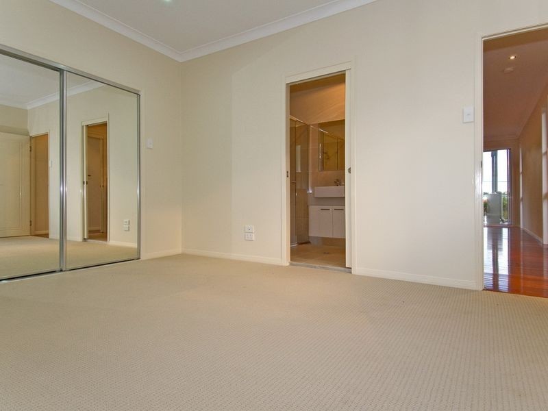 2/4 Russell Street, Cleveland QLD 4163