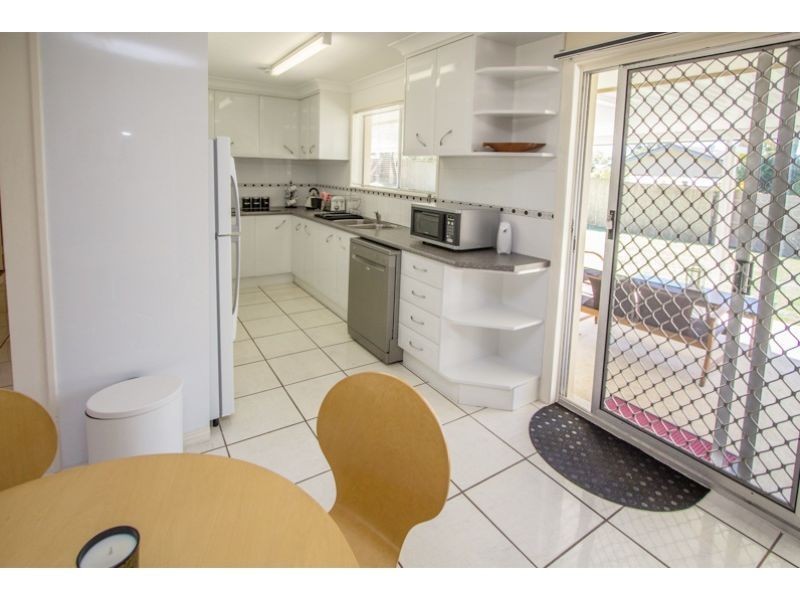 2 Sandpiper Street, Wellington Point QLD 4160